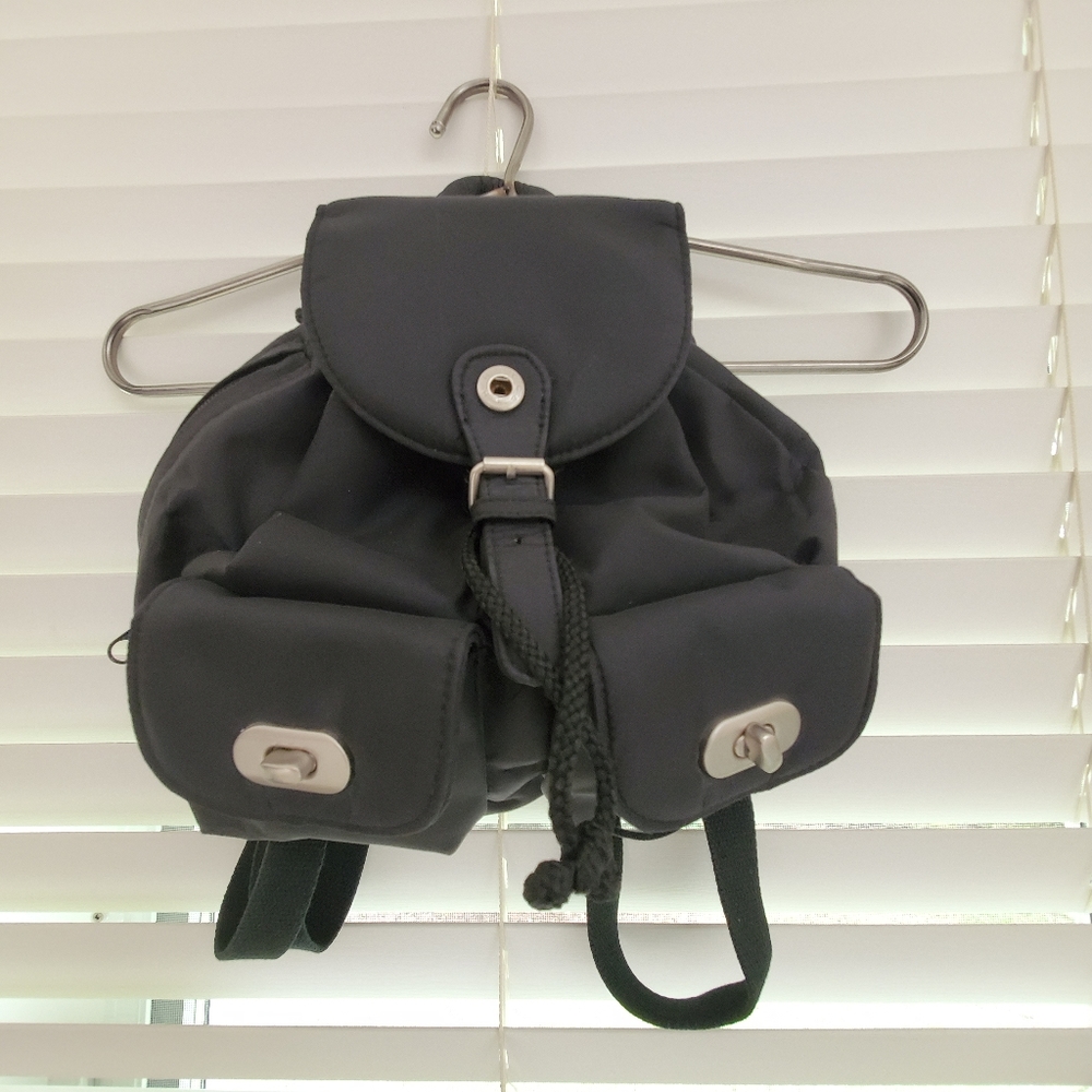 Mini Black Backpack 🎒 - Picture 2 of 4